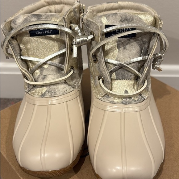 Sperry Saltwater Boots in oat for youth girls. New - Picture 2 of 4